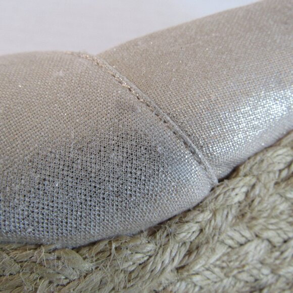 Chaps Metallic Gold Peep Toe Slip On Wedge Espadrilles Dakoda Sandals Size 6B - Picture 9 of 10